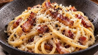 Pasta alla gricia: ricetta laziale con guanciale, pecorino e peperoncino