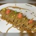 Innovative, spaghetto al cioccolato con gamberoni e foglie d’oro: ricetta da milioni di visualizzazioni